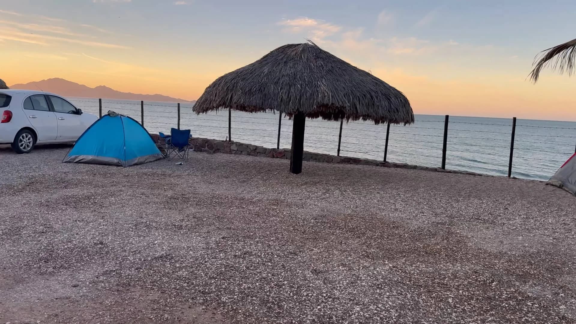Sitio B - tienda frente al mar