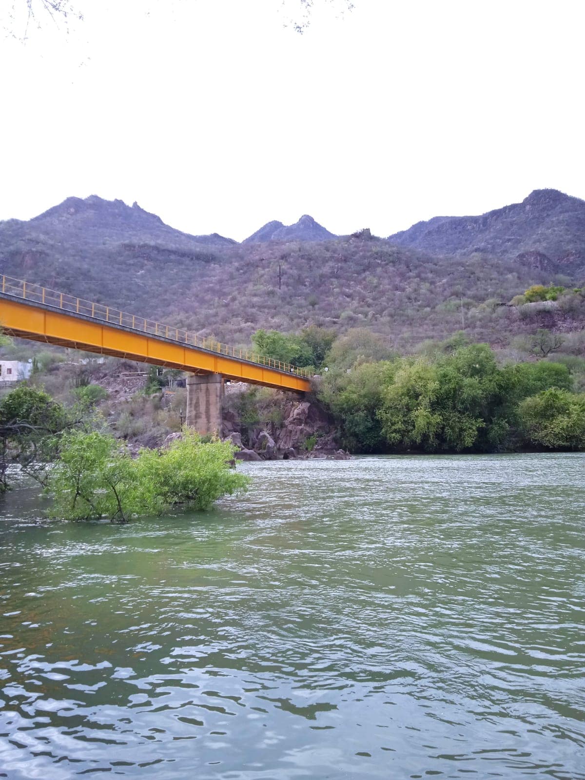 Sitio familiar junto al río